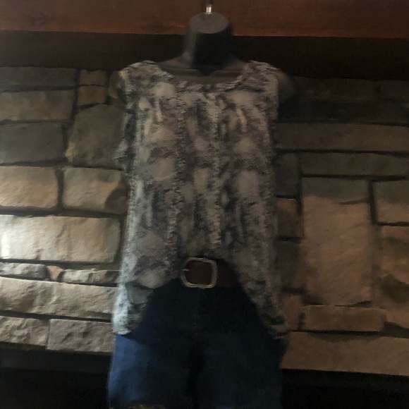 Top - Picture 4 of 8